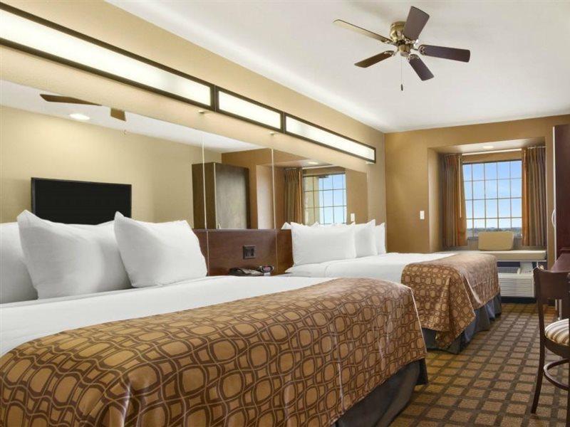 Microtel & By Wyndham Austin South Hotel 3*