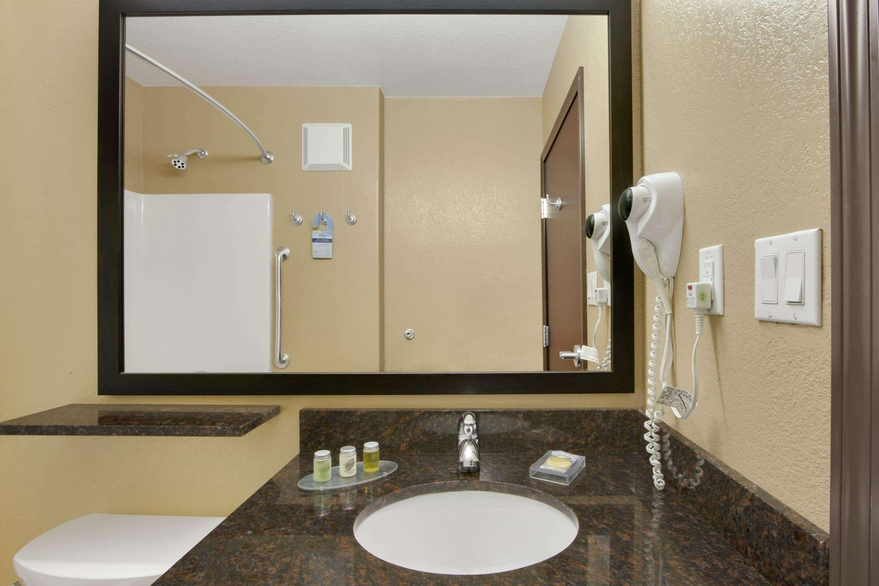 Microtel & By Wyndham Austin South Hotel 3*