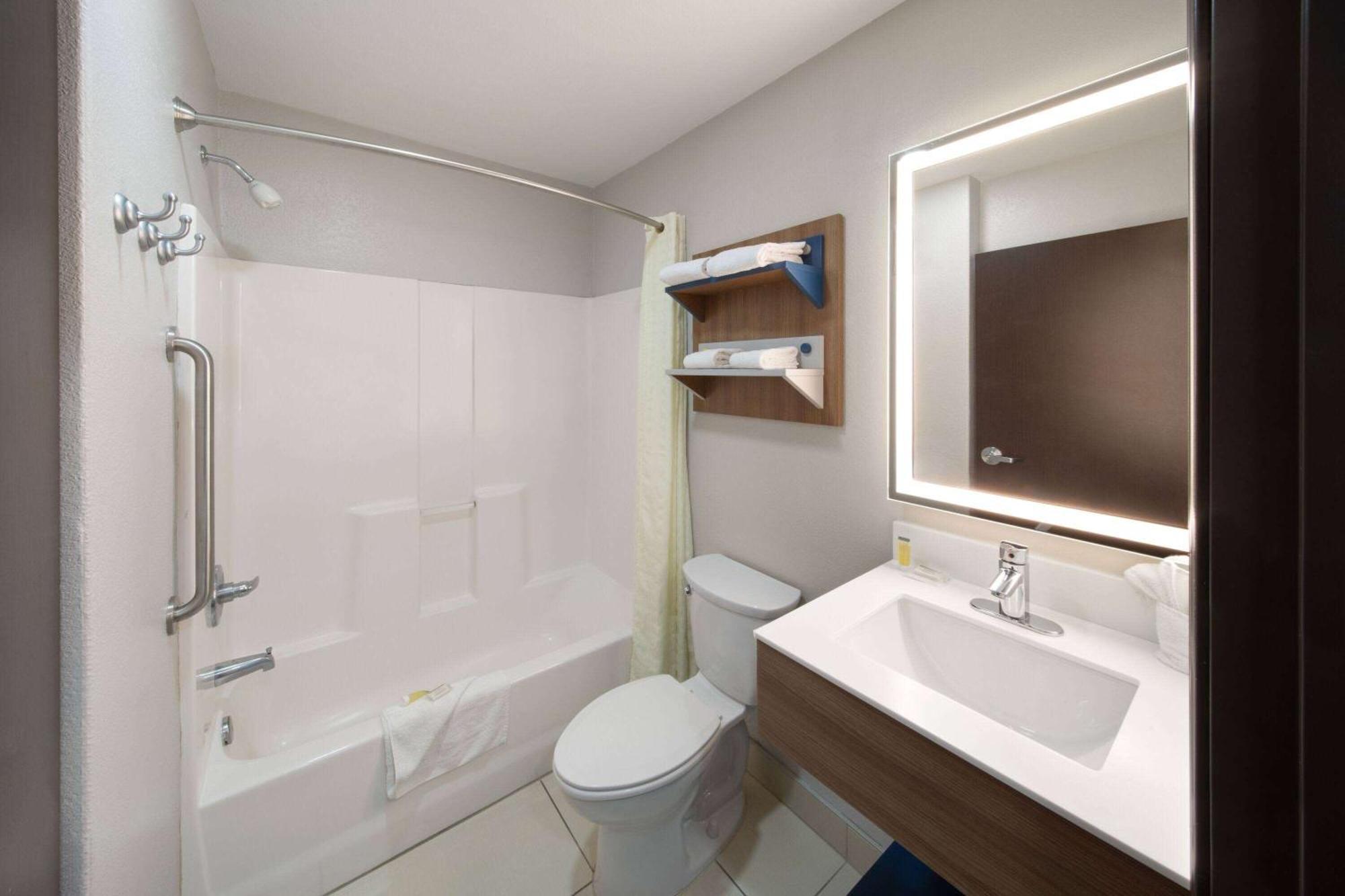 Microtel & By Wyndham Austin South 3* Buda