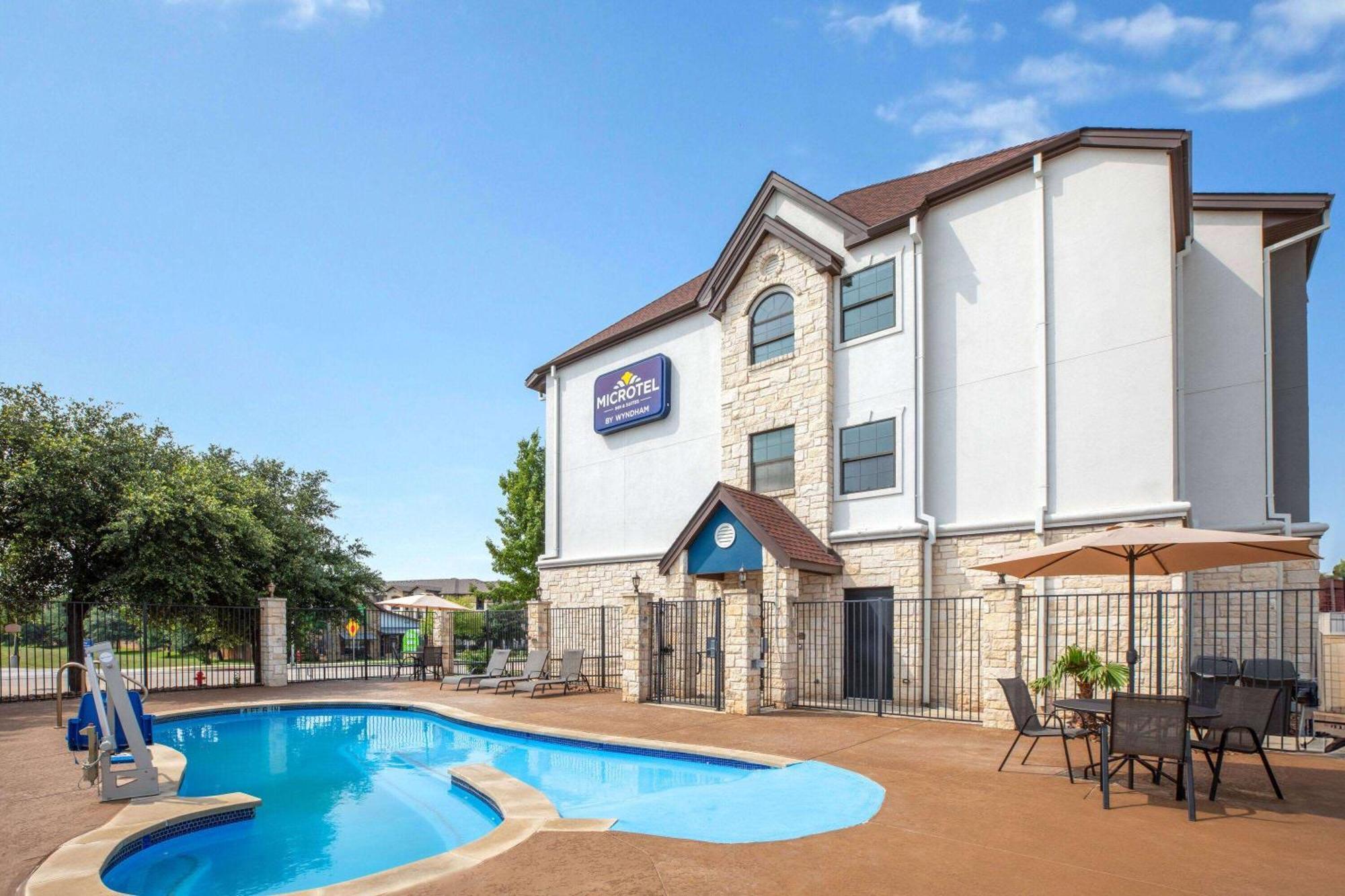 Microtel & By Wyndham Austin South Hotel