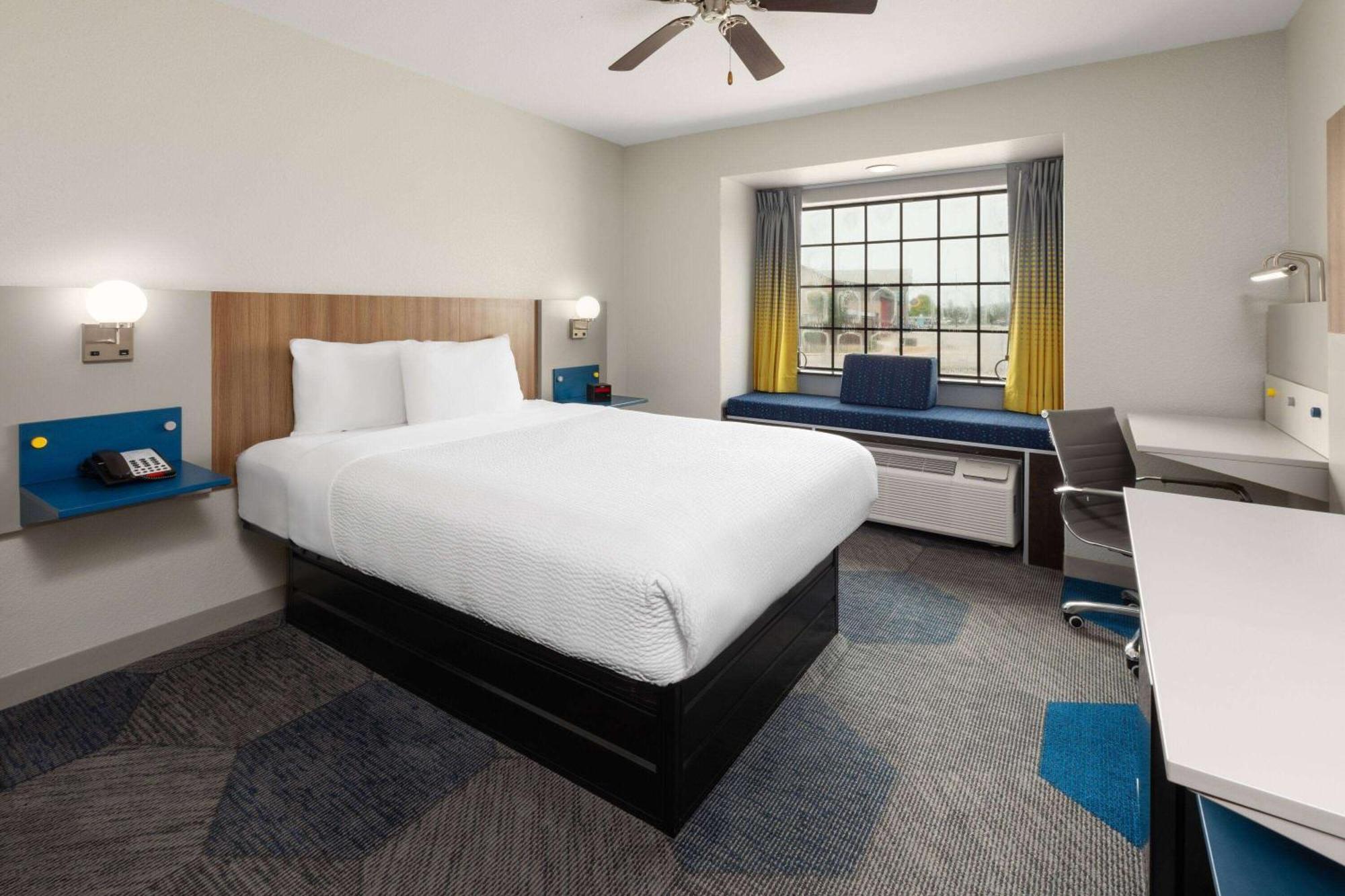 Microtel & By Wyndham Austin South Hotel 3*