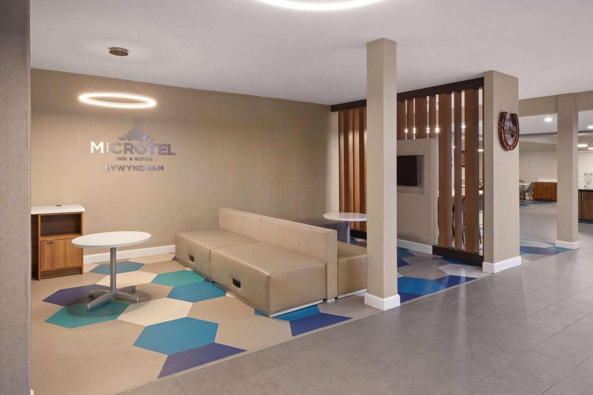 Microtel & By Wyndham Austin South Hotel Buda