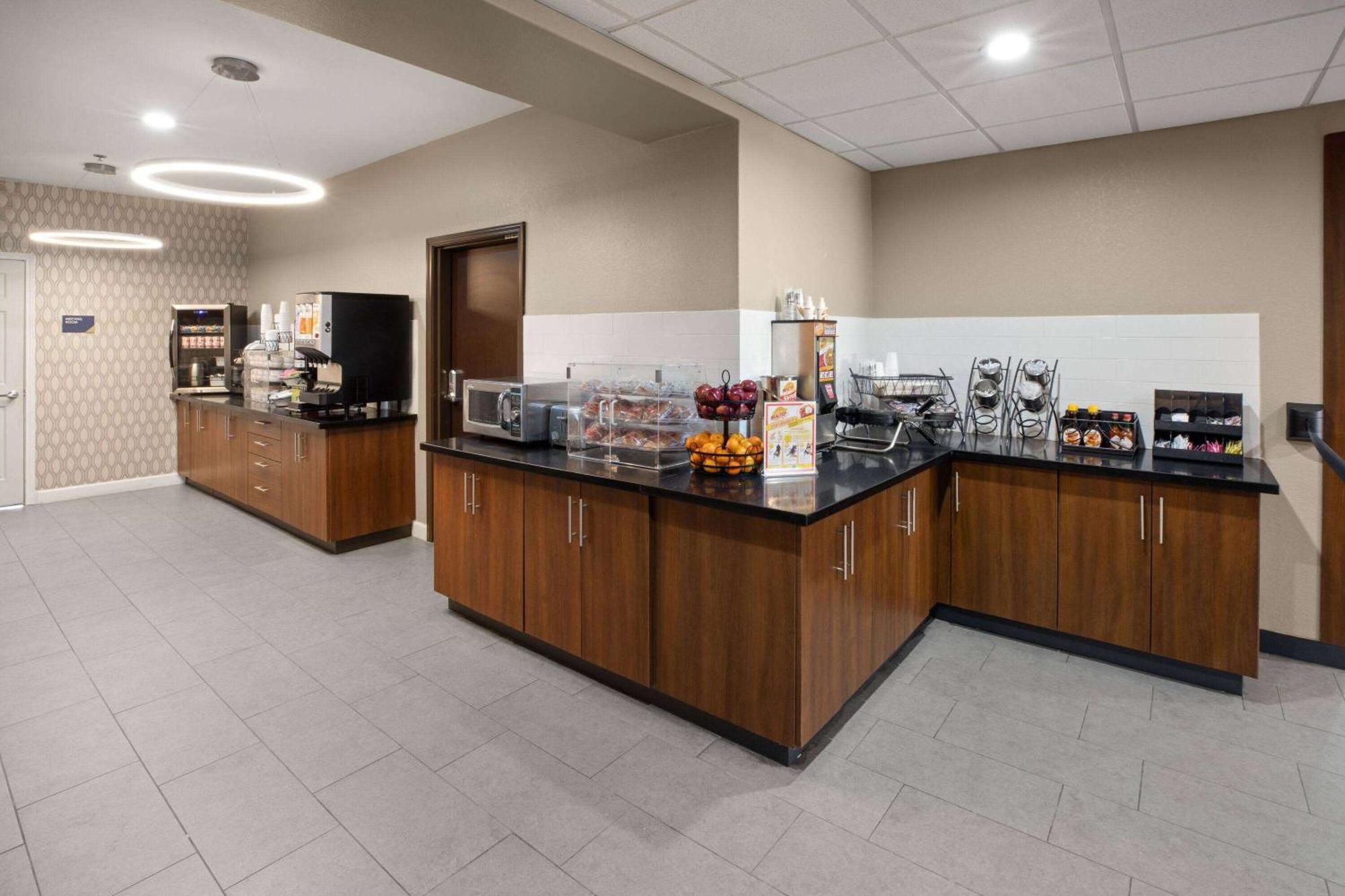 Microtel & By Wyndham Austin South 3* Buda