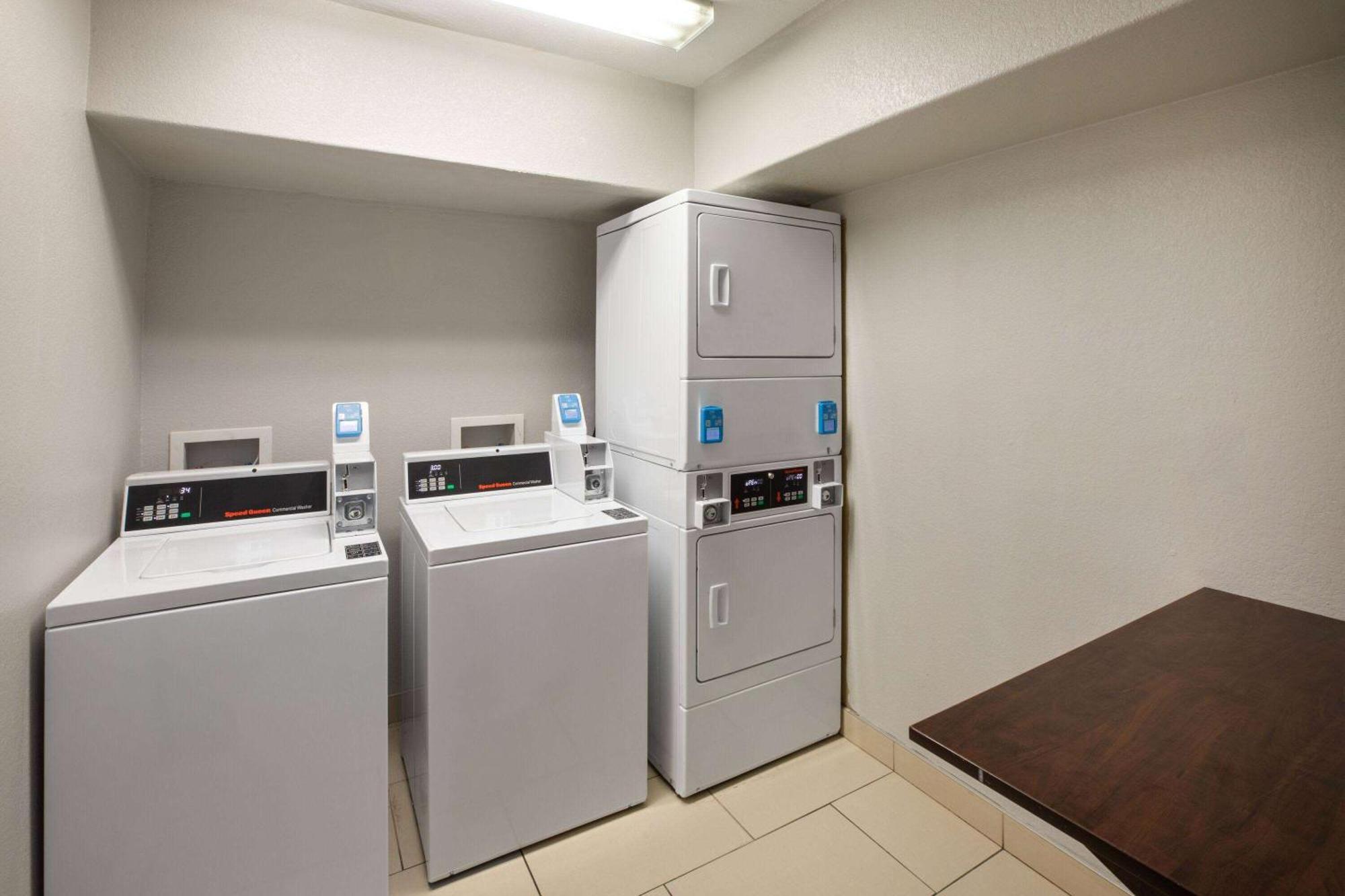 Hotel Microtel & By Wyndham Austin South