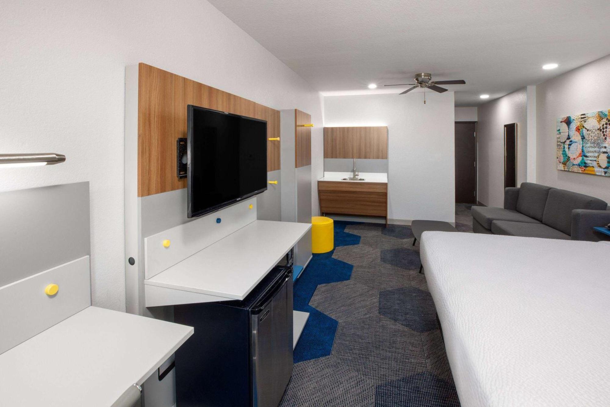 Microtel & By Wyndham Austin South Hotel 3*