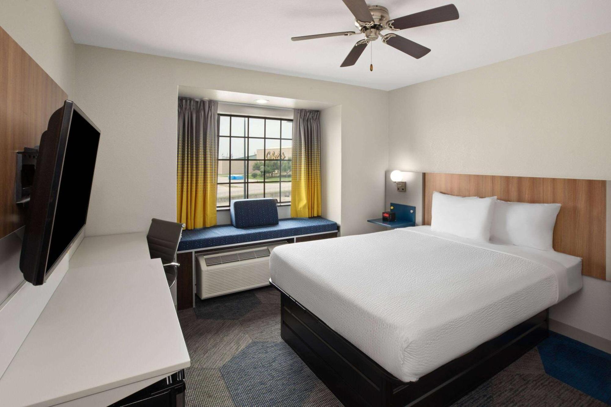 Hotel Microtel & By Wyndham Austin South 3*
