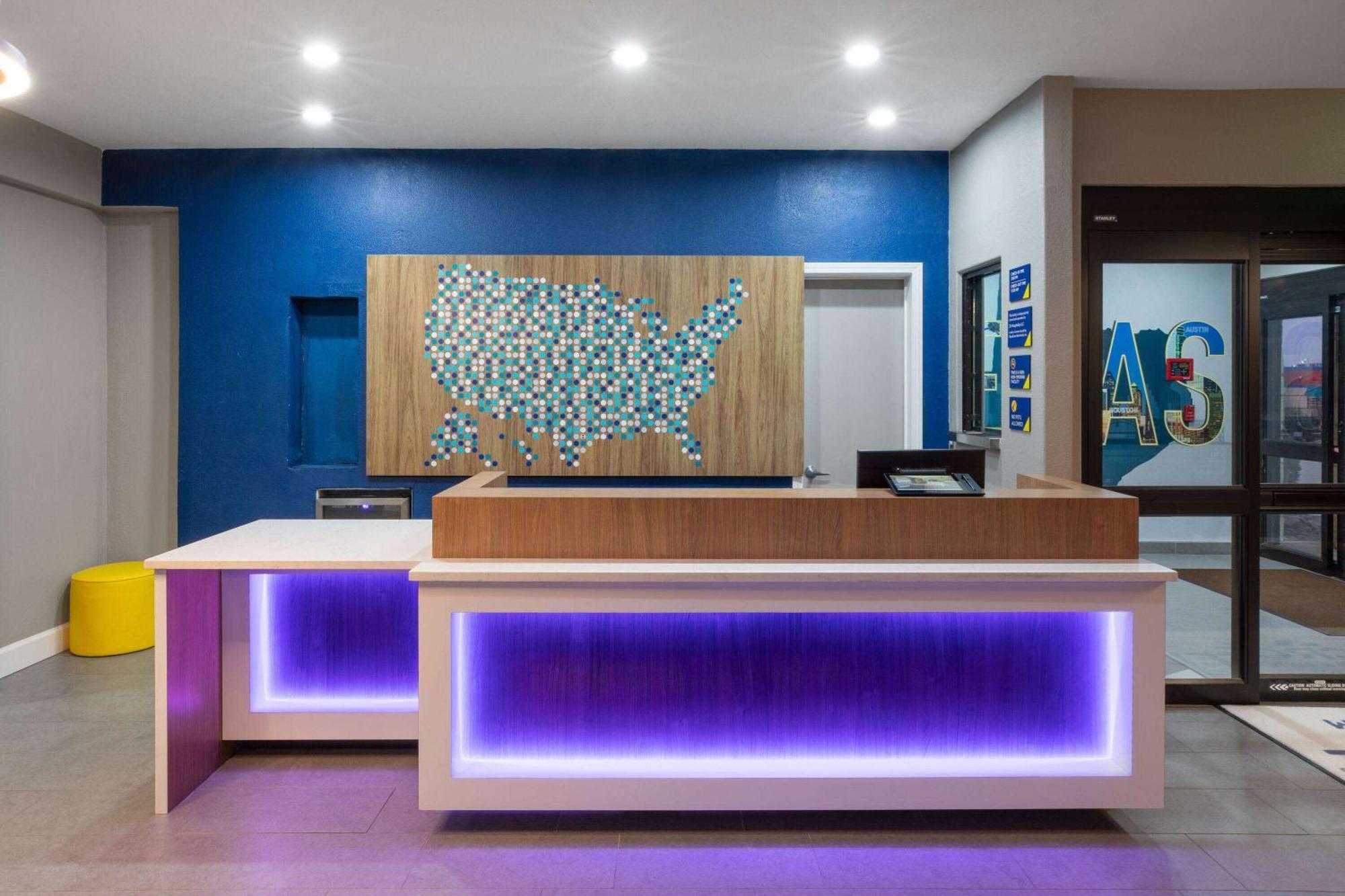 Microtel & By Wyndham Austin South Hotel 3*